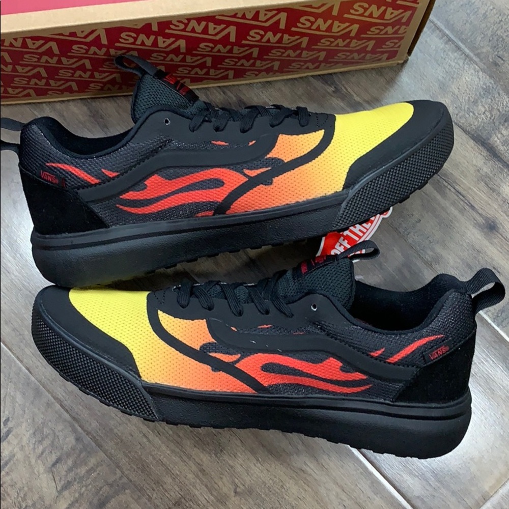 • VANS ULTRARANGE RAPIDW FLAMES Black WMNS - Picture 1 of 16